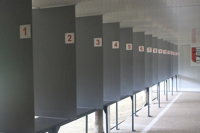 stand de tir 25 mètres du club l'Escoppette Picarde - photo des postes